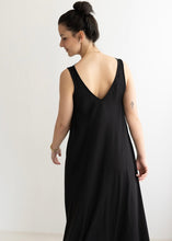 Lade das Bild in den Galerie-Viewer, Flowy Summer Dress „MYKONOS“ | Khaki & Schwarz