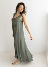 Lade das Bild in den Galerie-Viewer, Flowy Summer Dress „MYKONOS“ | Khaki & Schwarz