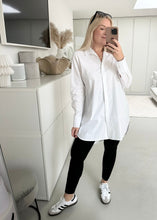 Lade das Bild in den Galerie-Viewer, Verlängerte Bluse "VIVI" | Weiß & Schwarz