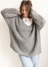Lade das Bild in den Galerie-Viewer, So Soft Pullover mit V-Ausschnitt | Zwei Farben