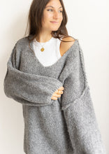 Lade das Bild in den Galerie-Viewer, So Soft Pullover mit V-Ausschnitt | Zwei Farben
