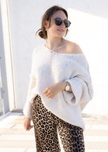 Lade das Bild in den Galerie-Viewer, So Soft Pullover mit V-Ausschnitt | Zwei Farben