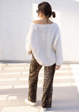 Lade das Bild in den Galerie-Viewer, So Soft Pullover mit V-Ausschnitt | Zwei Farben