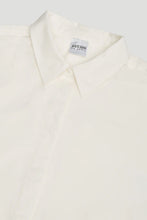 Lade das Bild in den Galerie-Viewer, Leya Oversized Shirt Warm White | Oh April x Saint Sass