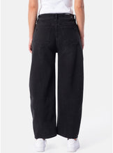 Lade das Bild in den Galerie-Viewer, O-Shape Jeans DORO Ebony Black wash | Elias Rumelis
