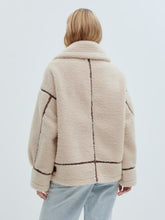 Lade das Bild in den Galerie-Viewer, Ariana Teddy Jacket | Edited