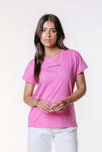 Lade das Bild in den Galerie-Viewer, Uni Logo Boxy Tee Pink | Colourful Rebel