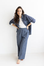 Lade das Bild in den Galerie-Viewer, Dunkelblaue Baumwollhose mit Spitzendetails