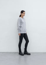 Lade das Bild in den Galerie-Viewer, Sweater "ASHI" unisex | Outryght, Grau & Schwarz
