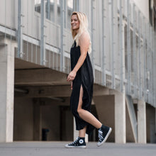 Lade das Bild in den Galerie-Viewer, Basic Satinkleid mit hohem Beinschlitz