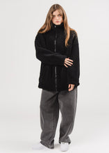 Lade das Bild in den Galerie-Viewer, Teddy Jacket Black | Karo Kauer Label
