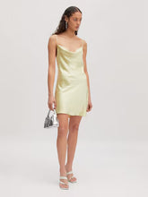 Lade das Bild in den Galerie-Viewer, Jessie Dress Dusty Yellow | Edited
