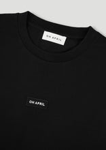 Lade das Bild in den Galerie-Viewer, Boyfriend T-Shirt Black | Oh April
