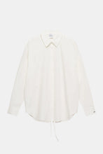 Lade das Bild in den Galerie-Viewer, Leya Oversized Shirt Warm White | Oh April x Saint Sass
