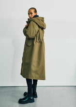 Lade das Bild in den Galerie-Viewer, Funktions Parka „Brooklyn“  Oliv | WithBlack
