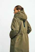 Lade das Bild in den Galerie-Viewer, Funktions Parka „Brooklyn“  Oliv | WithBlack
