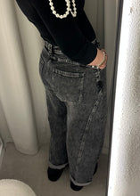 Lade das Bild in den Galerie-Viewer, Barrel Jeans  NERO | Washed Black
