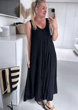Lade das Bild in den Galerie-Viewer, Flowy Summer Dress „MYKONOS“ | Khaki &amp; Schwarz
