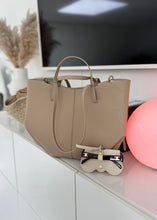 Lade das Bild in den Galerie-Viewer, Brillen Etui als Taschen Charm
