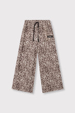 Lade das Bild in den Galerie-Viewer, Sporty Animal Pants | ALIX The Label
