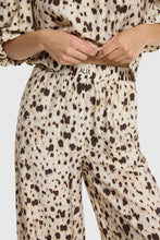 Lade das Bild in den Galerie-Viewer, Animal Wide Leg Pants | ALIX The Label
