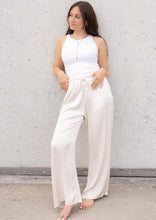 Lade das Bild in den Galerie-Viewer, Silky Pants | "NINU" verschiedene Farben
