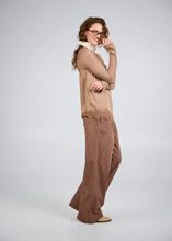 Lade das Bild in den Galerie-Viewer, Tami Satin Top Almond Mist Acid | Oh April
