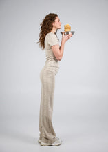 Lade das Bild in den Galerie-Viewer, Daisy Flared Leggings Micro Leo Beige | Oh April
