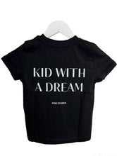 Lade das Bild in den Galerie-Viewer, Mini Me Unisex T-Shirt "KID WITH A DREAM" | Pose Studios

