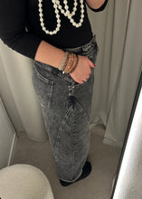 Lade das Bild in den Galerie-Viewer, Barrel Jeans  NERO | Washed Black
