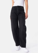 Lade das Bild in den Galerie-Viewer, O-Shape Jeans DORO Ebony Black wash | Elias Rumelis
