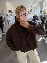 Lade das Bild in den Galerie-Viewer, Lässige Jacke „TANIA“ | Beige &amp; Mokka
