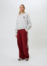 Lade das Bild in den Galerie-Viewer, Kael Lace Trackpants Merlot | Oh April
