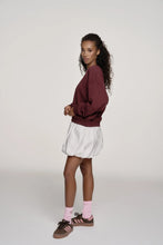 Lade das Bild in den Galerie-Viewer, Regular Sweater Girl´s Girl Aubergine Brown | Oh April x Saint Sass
