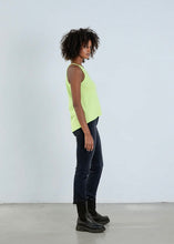 Lade das Bild in den Galerie-Viewer, Tina Neon Green Outryght
