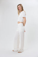 Lade das Bild in den Galerie-Viewer, Aurea Flared Knit Pants Off White | Oh April
