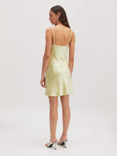 Lade das Bild in den Galerie-Viewer, Jessie Dress Dusty Yellow | Edited
