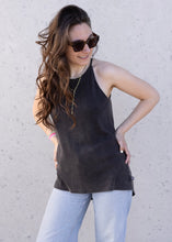 Lade das Bild in den Galerie-Viewer, Top "TINA" long | Outryght - Schwarz, Weiß &amp; Faded Black (washed)
