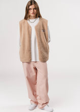 Lade das Bild in den Galerie-Viewer, Teddy Vest | Karo Kauer Label
