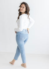 Lade das Bild in den Galerie-Viewer, Geripptes Basic Longsleeve | Weiß
