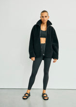 Lade das Bild in den Galerie-Viewer, Teddyjacke "Pernille" Schwarz | WithBlack
