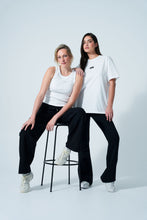 Lade das Bild in den Galerie-Viewer, Boyfriend T-Shirt White | Oh April
