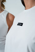 Lade das Bild in den Galerie-Viewer, Boyfriend T-Shirt White | Oh April

