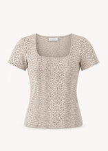 Lade das Bild in den Galerie-Viewer, Kalina Slim Fit T-Shirt Micro Leo Beige | Oh April
