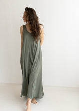 Lade das Bild in den Galerie-Viewer, Flowy Summer Dress „MYKONOS“ | Khaki &amp; Schwarz
