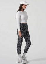 Lade das Bild in den Galerie-Viewer, Ica Longsleeve White | Oh April
