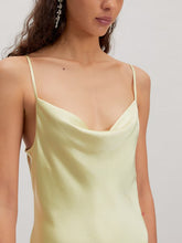 Lade das Bild in den Galerie-Viewer, Jessie Dress Dusty Yellow | Edited
