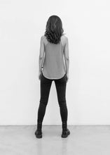 Lade das Bild in den Galerie-Viewer, Top "TINA"  regular | Outryght - Schwarz, Weiß &amp; Faded Black (washed)
