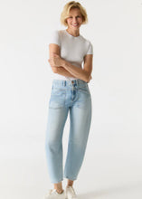 Lade das Bild in den Galerie-Viewer, Mid Waiste Ancle Jeans SELENA Light Blue| C.O.J
