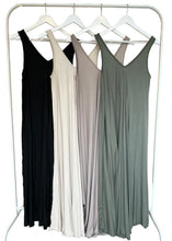 Lade das Bild in den Galerie-Viewer, Flowy Summer Dress „MYKONOS“ | Khaki &amp; Schwarz
